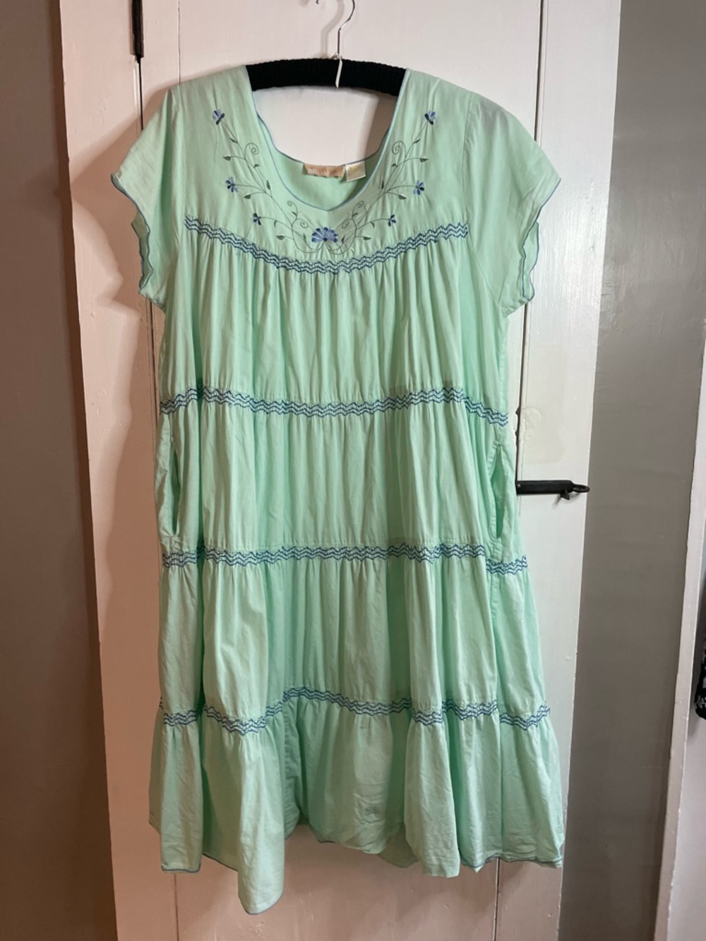 LA CERA 100% Cotton Light Mint Green Embroidered Boho House Dress Size Large